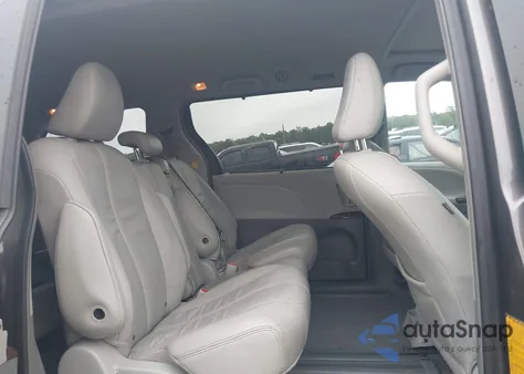 2012 Toyota Sienna Xle V6 8 Passenger z USA, uszkodzony, nr VIN 5TDYK3DCXCS238622